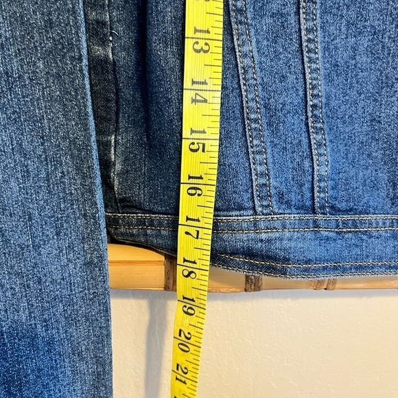 Chiqle medium wash waist crop denim jean jacket size medium - Picture 6 of 8
